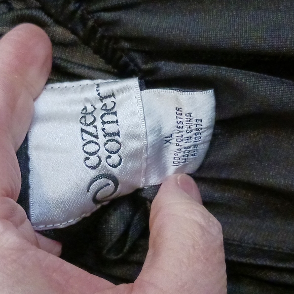 A bundle of 2 gowns - Picture 8 of 8